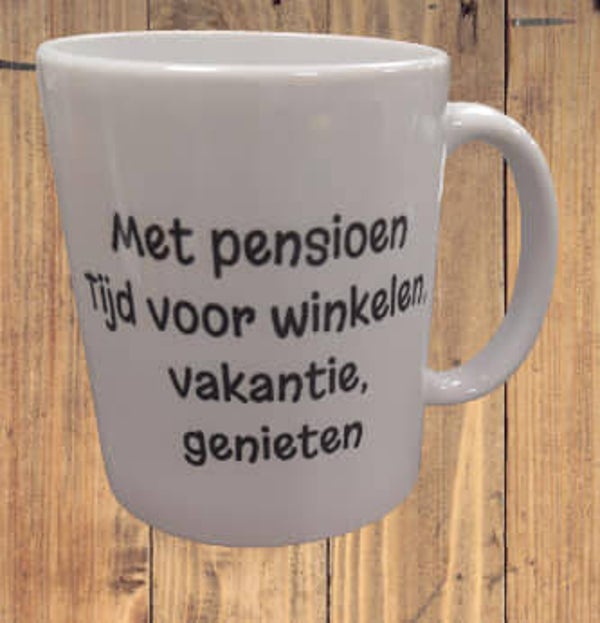 Mok met pensioen vrouw