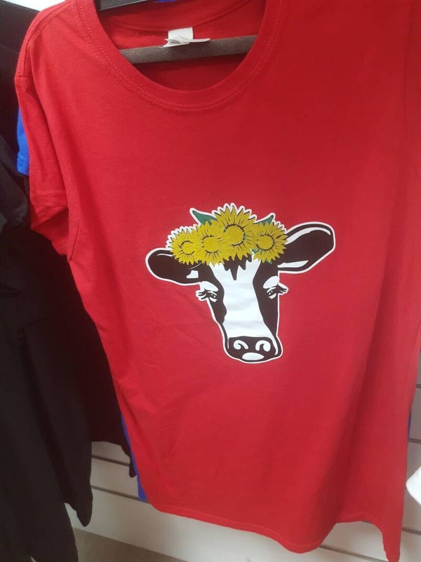 Rood shirt met koe opdruk