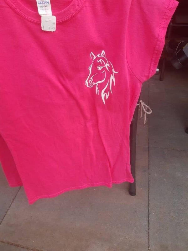 Roze shirt met witte opdruk