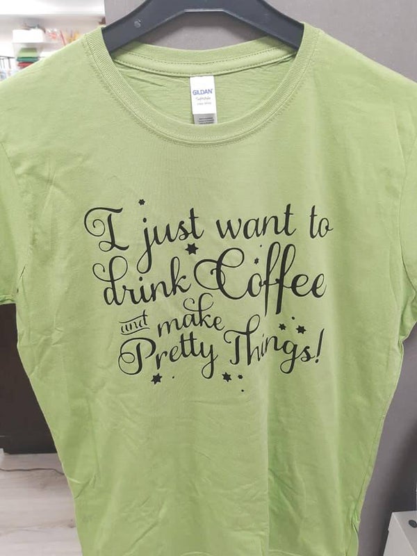 Groen shirt met zwarte tekst