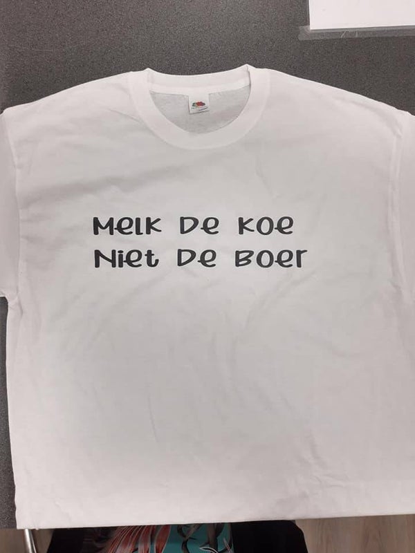 Wit tshirt, zwarte tekst