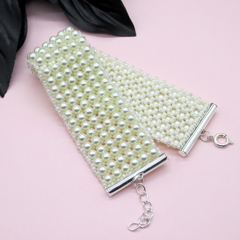 Cream: Glass Pearl Bracelet