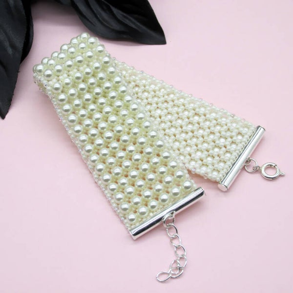 Cream: Glass Pearl Bracelet