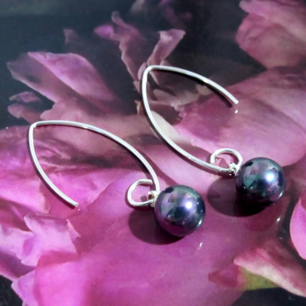 Sterling Silver Black Shell Earring