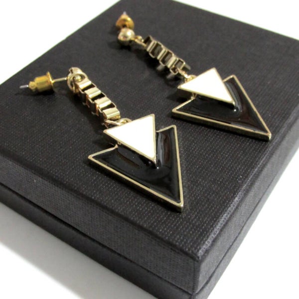 Black & White Arrow Earrings