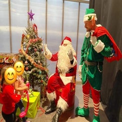 Passage du père Noël accompagné de son fidèle lutin 