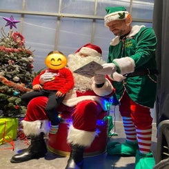 Passage du père Noël accompagné de son fidèle lutin 