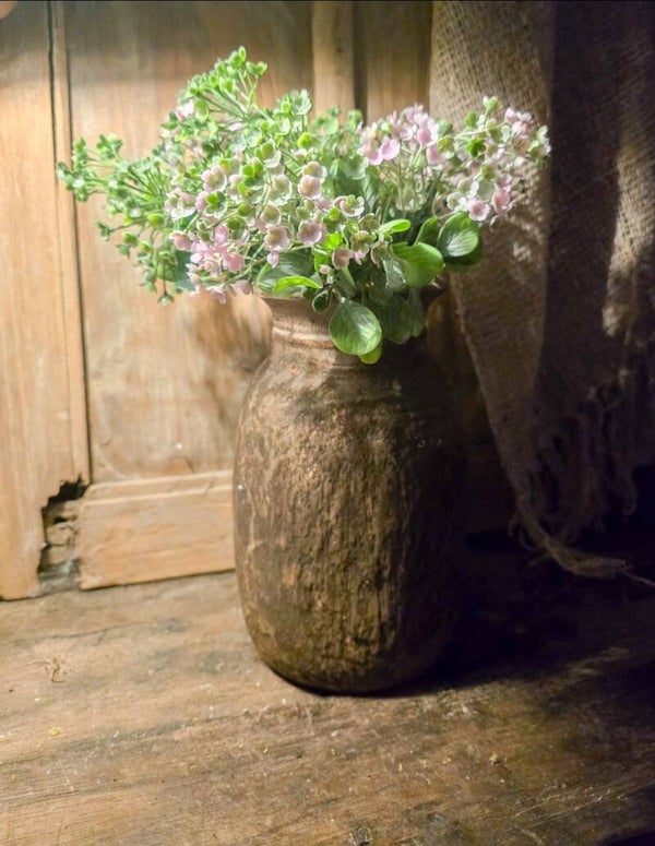 Nepalese pot M