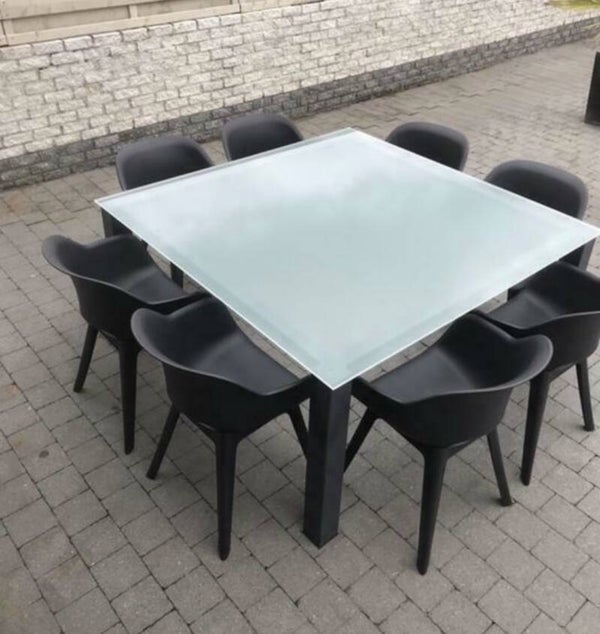 Tuintafel met glazen tablet