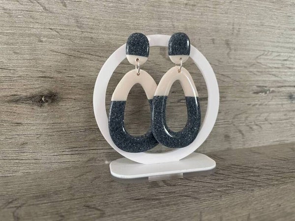 Loïs L white-graphite