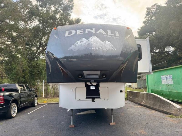 2012 Denali  35 ft 3 slide outs