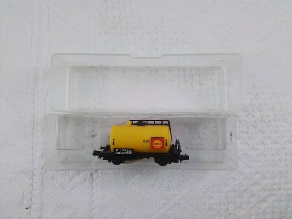 Arnold Spur N Shell Tankwagen mit Gleisreinigungsschleifer