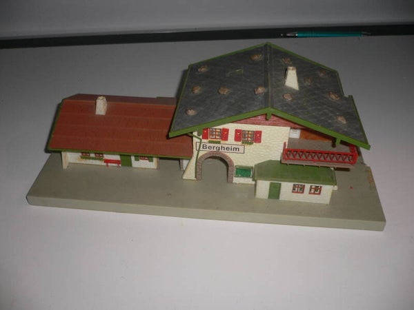 Faller Spur HO Bahnhof Bergheim aufgebaut