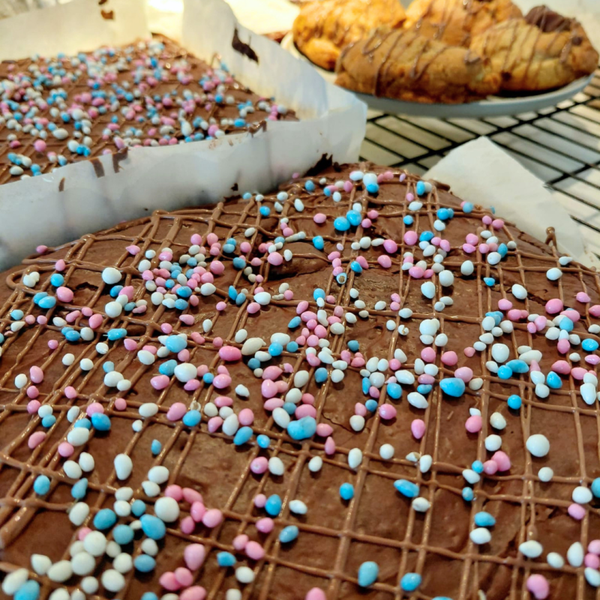 Brownie met muisjes (blauw en/of roze)