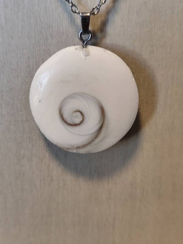 PENDENTIF PORTE-BONHEUR OEIL DE STE LUCIE 25 A 30 MM AVEC CHAINE