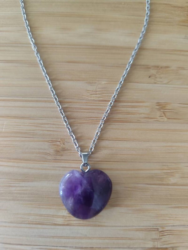 Pendentif coeur en amethyste avec chaîne argentée