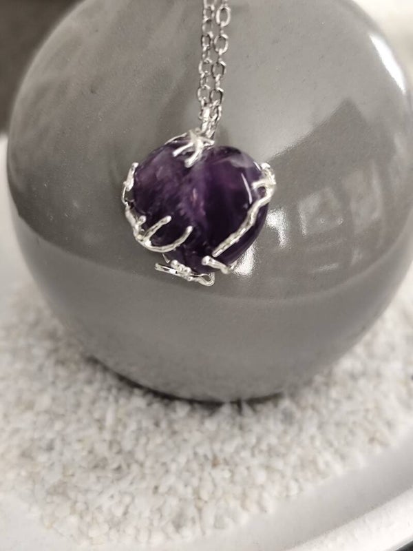 Pendentif coeur en amethyste serti argenté avec chaîne