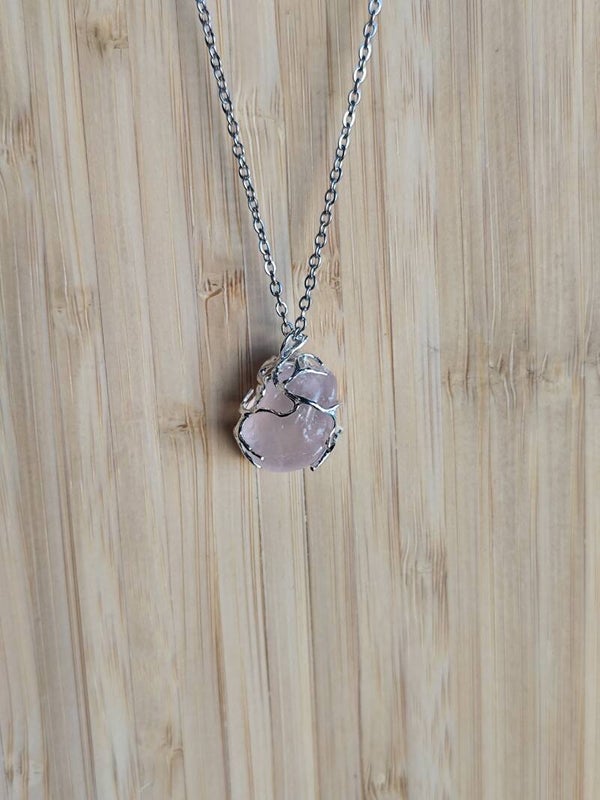 ✨ Pendentif en Quartz Rose serti d'argent – Le talisman du cœur ✨