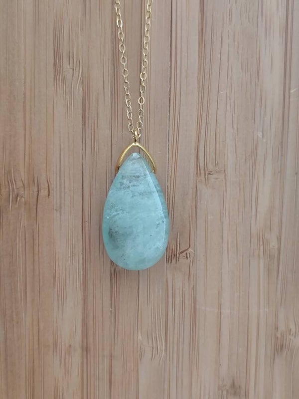 Pendentif Concentration sautoir goutte en fluorine verte naturelle