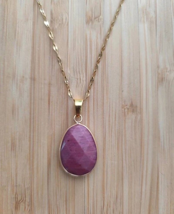 Pendentif Amour oval en Rhodonite du Brésil – Pierre naturelle - serti de doré