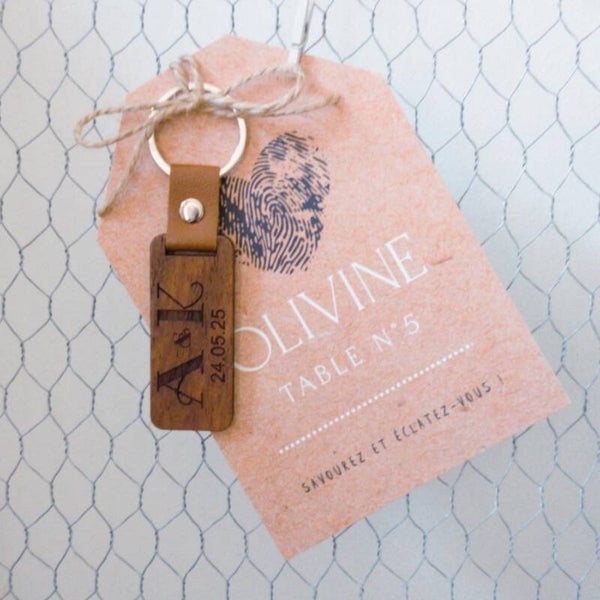 Plan de table individuel avec porte clés personnalisé