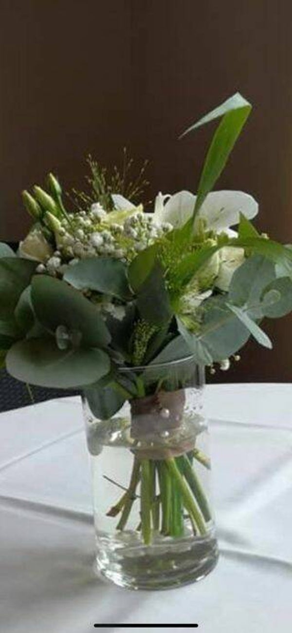 witte boeketje en vass incl