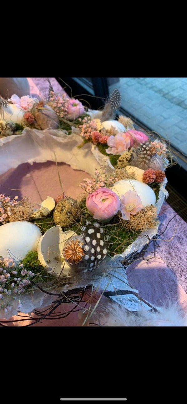 krans met paaseitjes