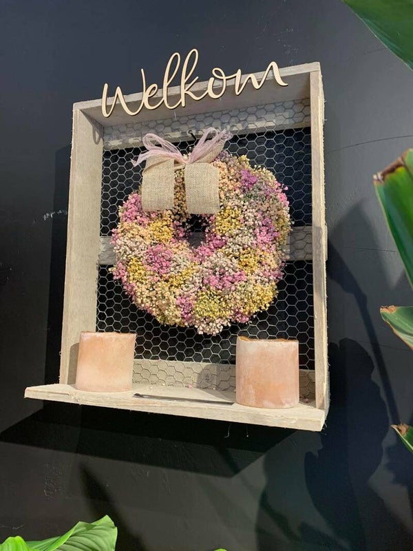 welkomsbord met gipskruidkransje ( zonder theelicht vaasjes)