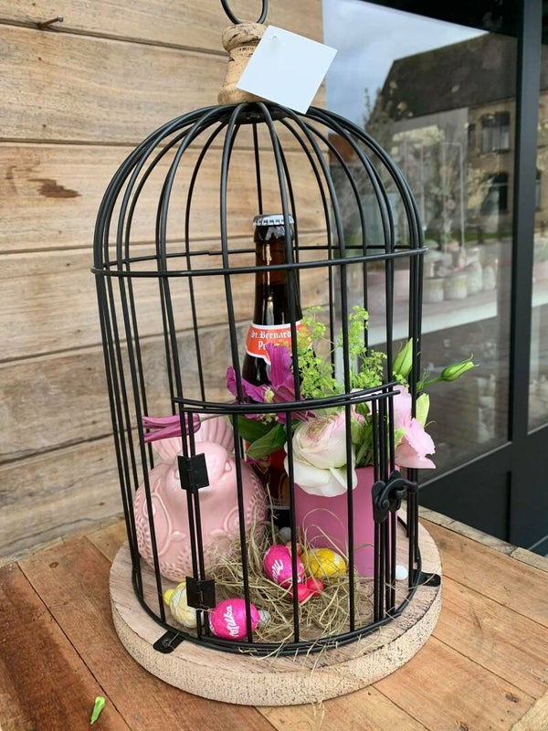 vogelkooi met biertje voor de opa