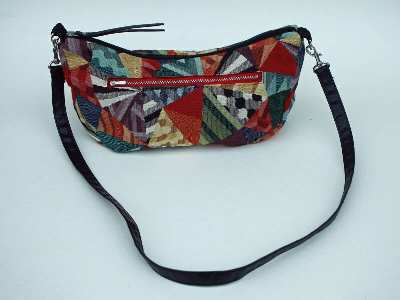 skuldertaske - 32x15cm 1 lynlåslomme og 2 lommer 495 kr. 