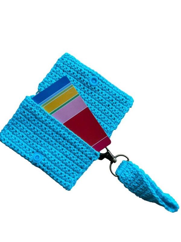 Handgefertigtes Häkel-Etui mit Anhänger