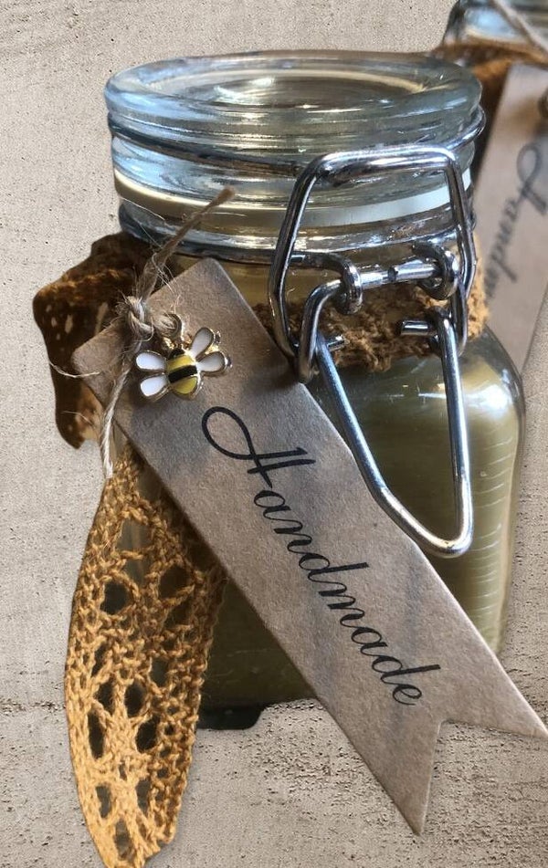 Kaars in beugelglas met houten lont