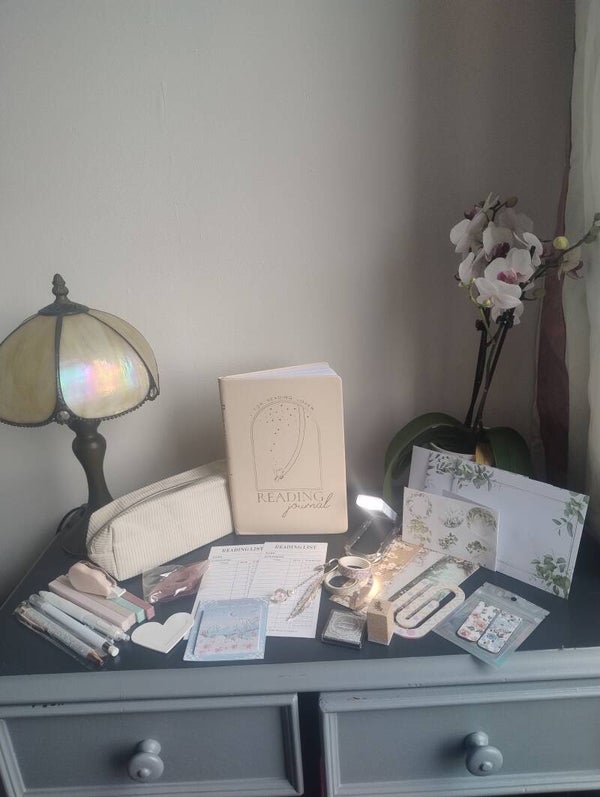 Deluxe reading gift set.