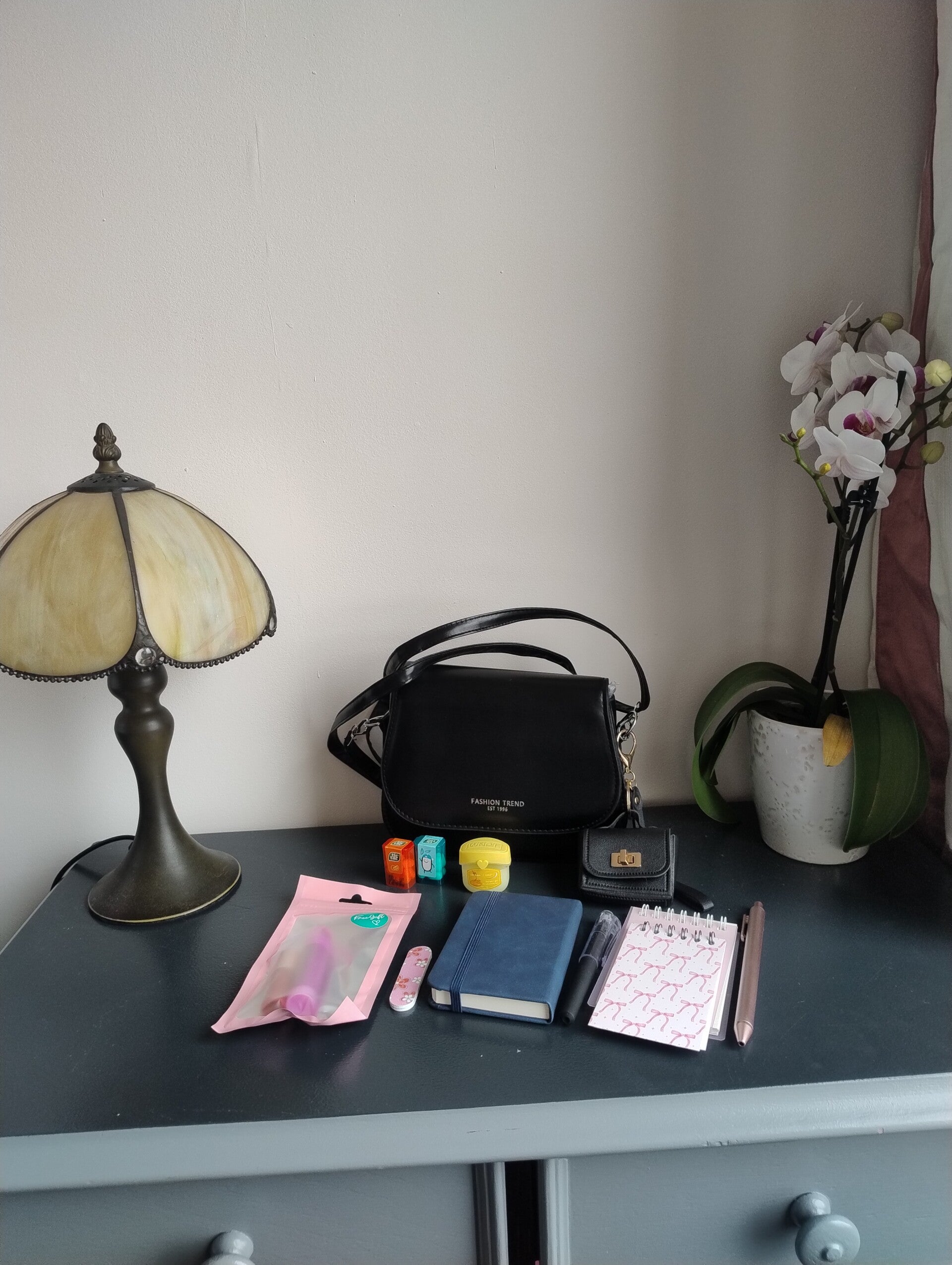 Small handbag sets.