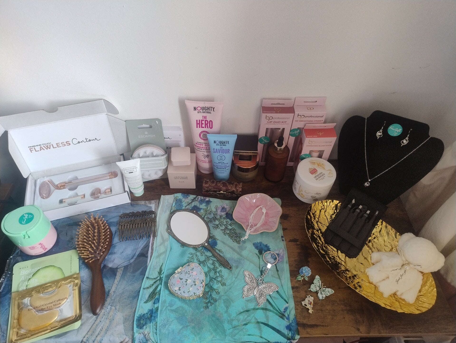 Vintage themed beauty bundle