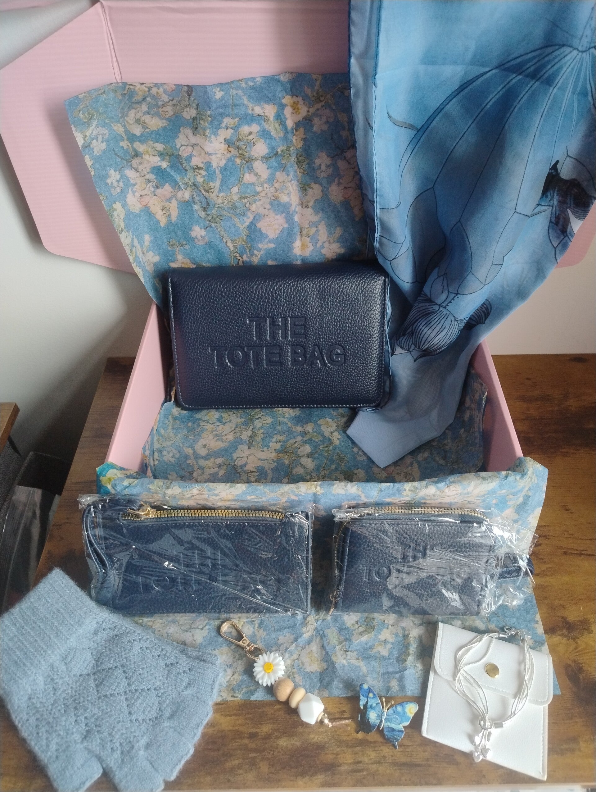 Dark blue shoulder bag with blue accessories.