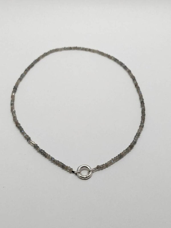 Collier gefacetteerde labradoriet met zilveren accenten
