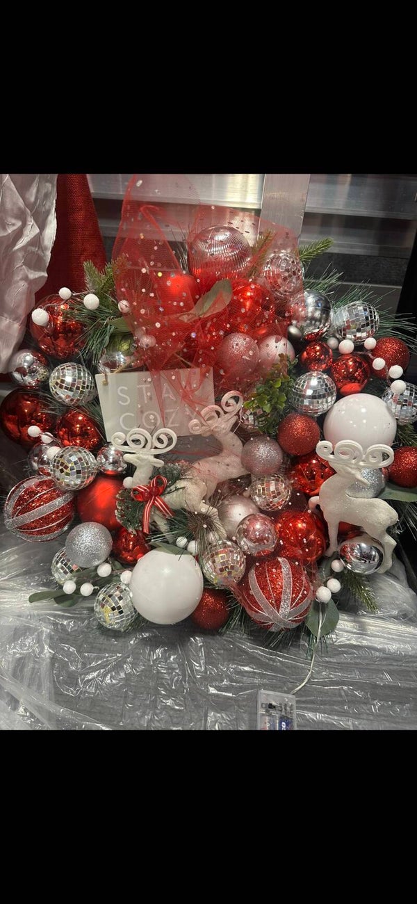 Large Wreath with White Reindeers