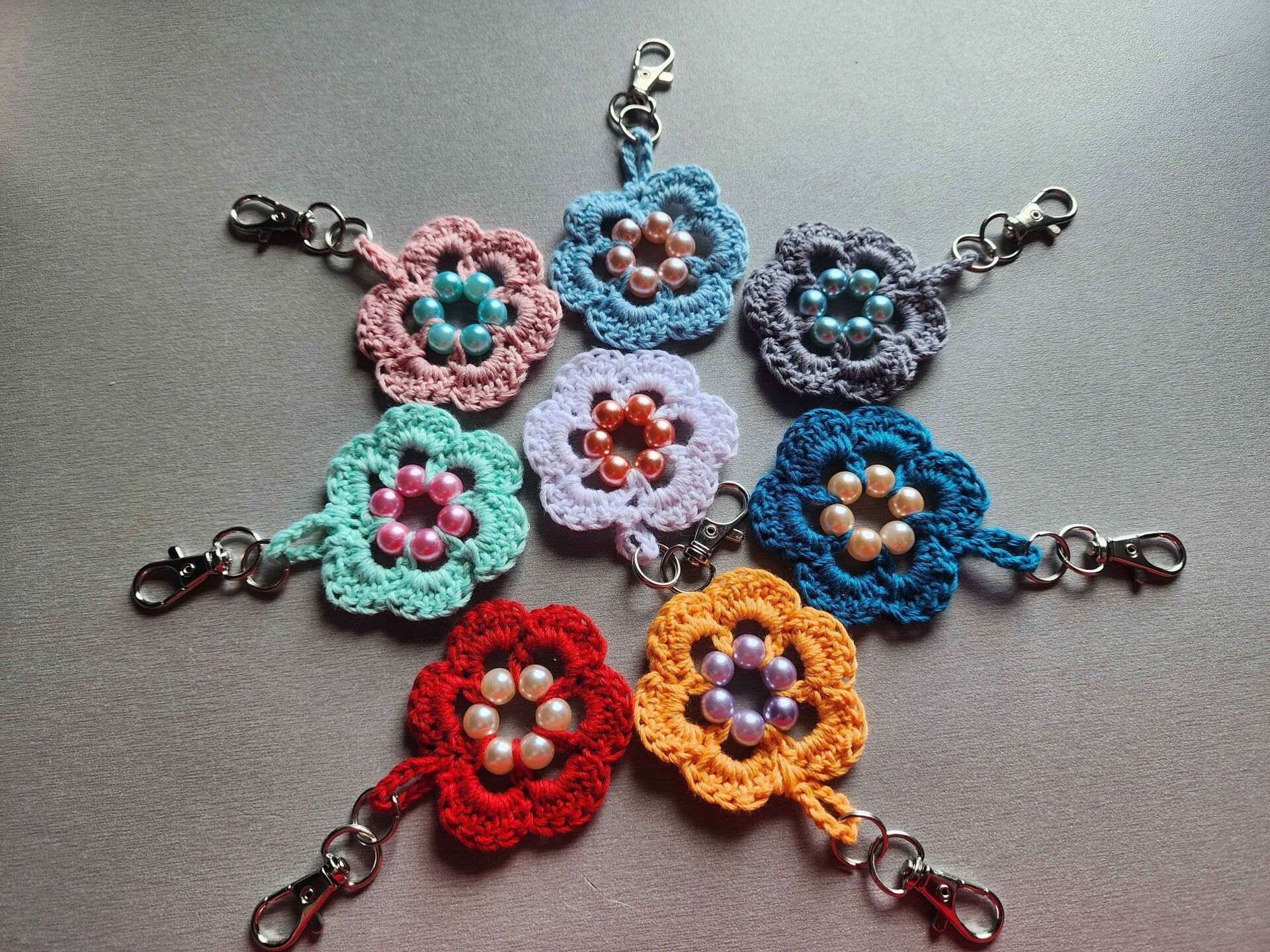 Porte-clés fleur perlé (divers modèles)