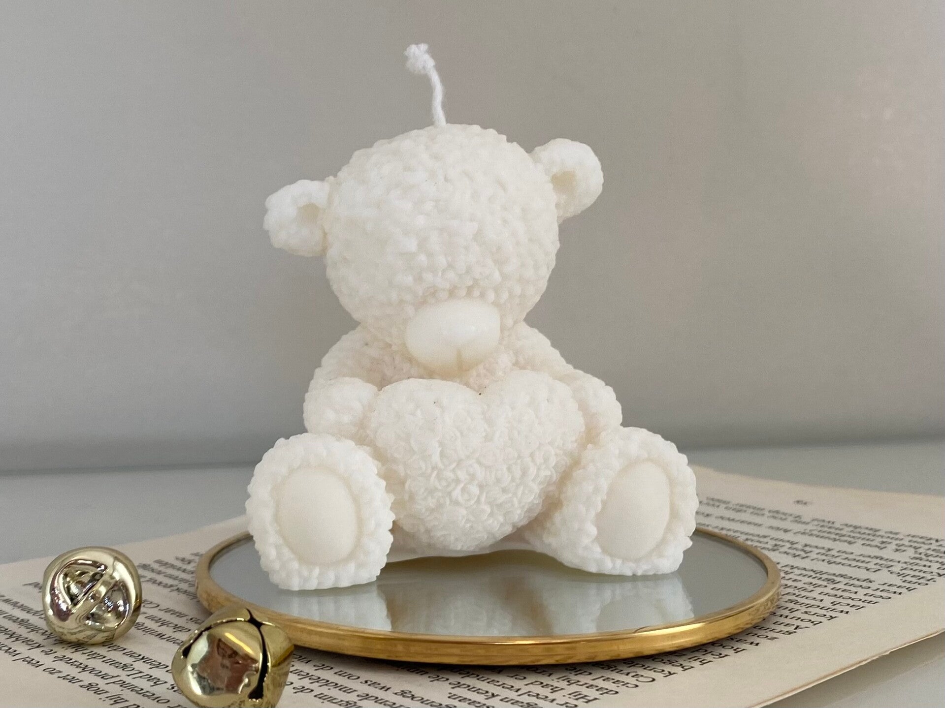 Cuddle bear candle