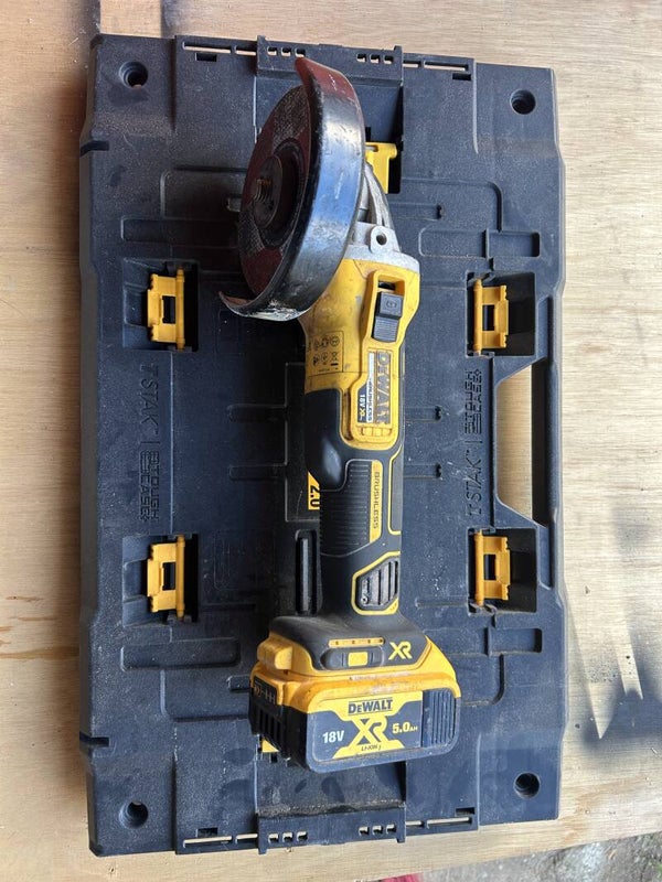 FIANZA 70€ Alquiler Amoladora Angular / Radial DeWalt XR 18V Priego de Córdoba