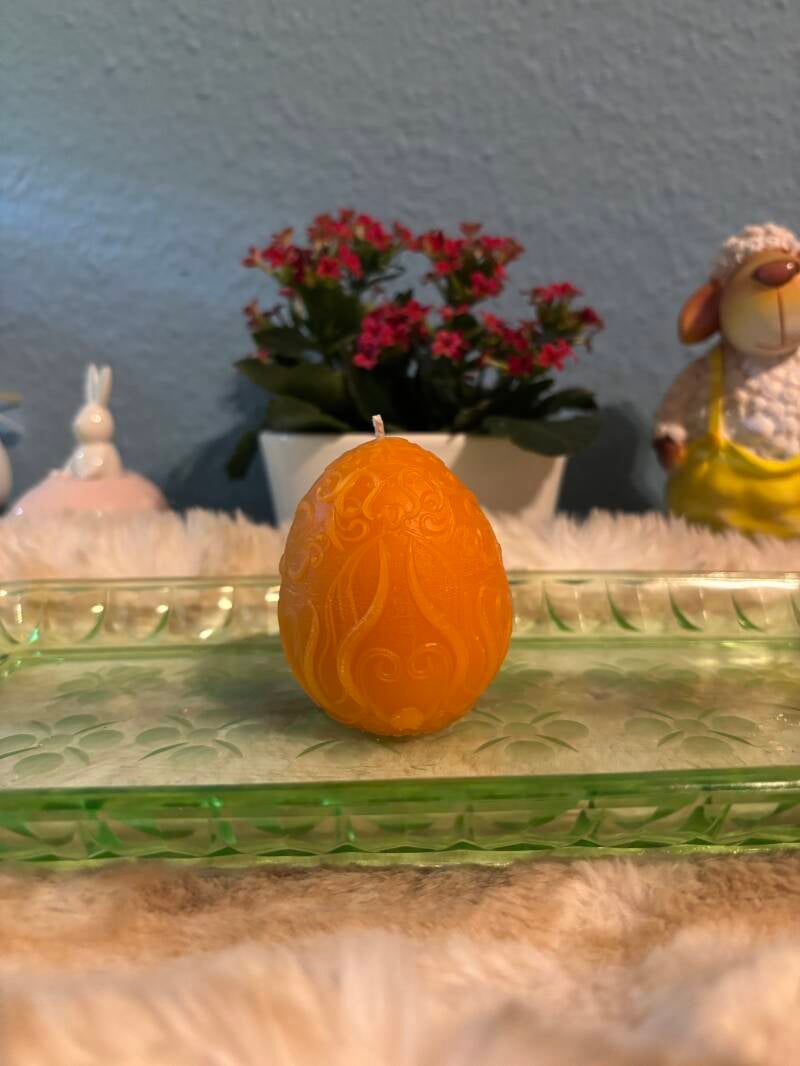 Osterei geschnörkelt