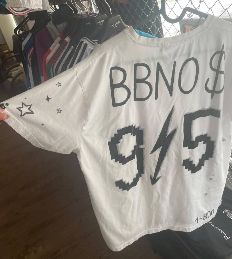 bbno$ Tshirt back