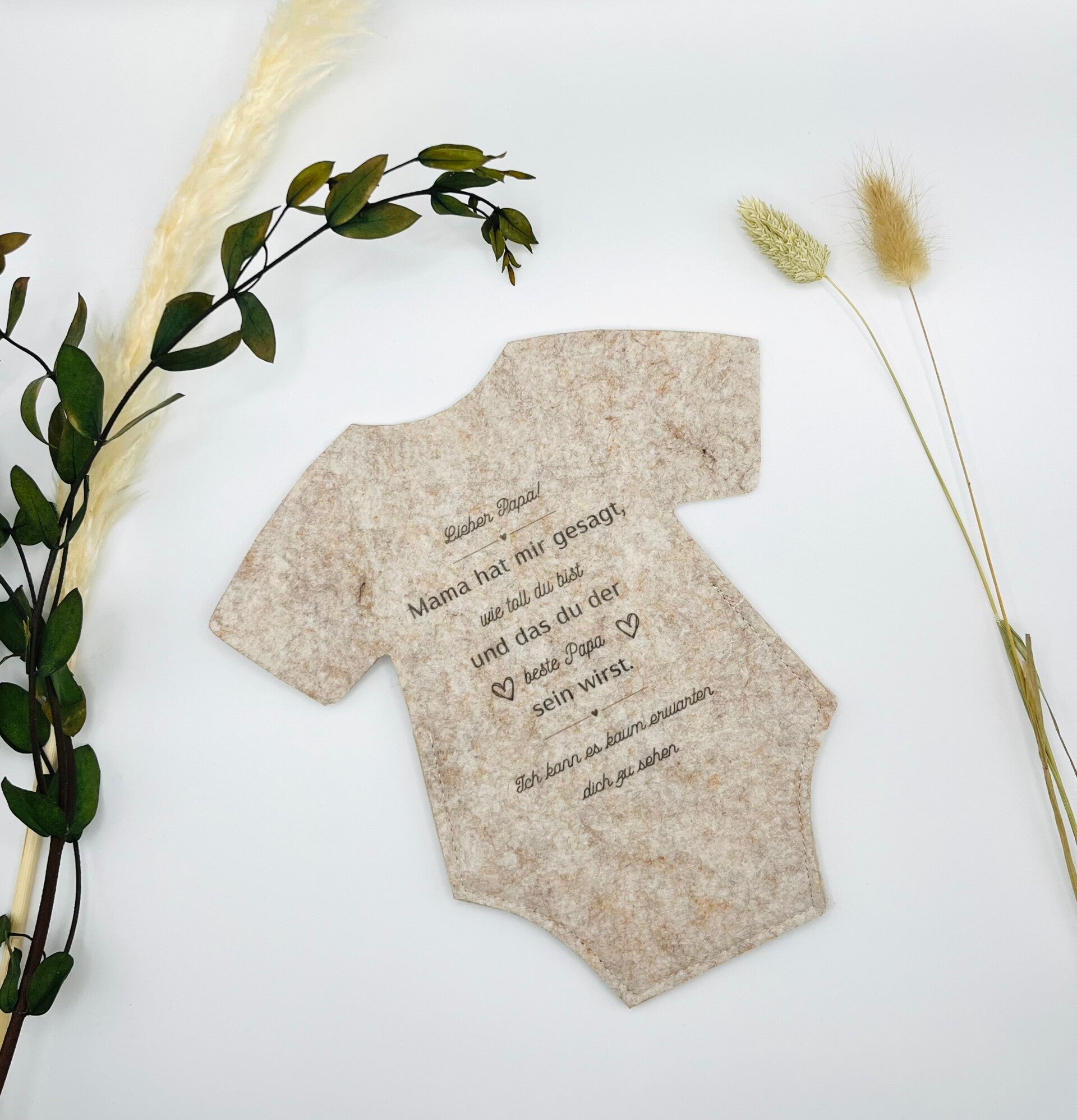 Baby Body aus Filz zur Schwangerschaftverkündung