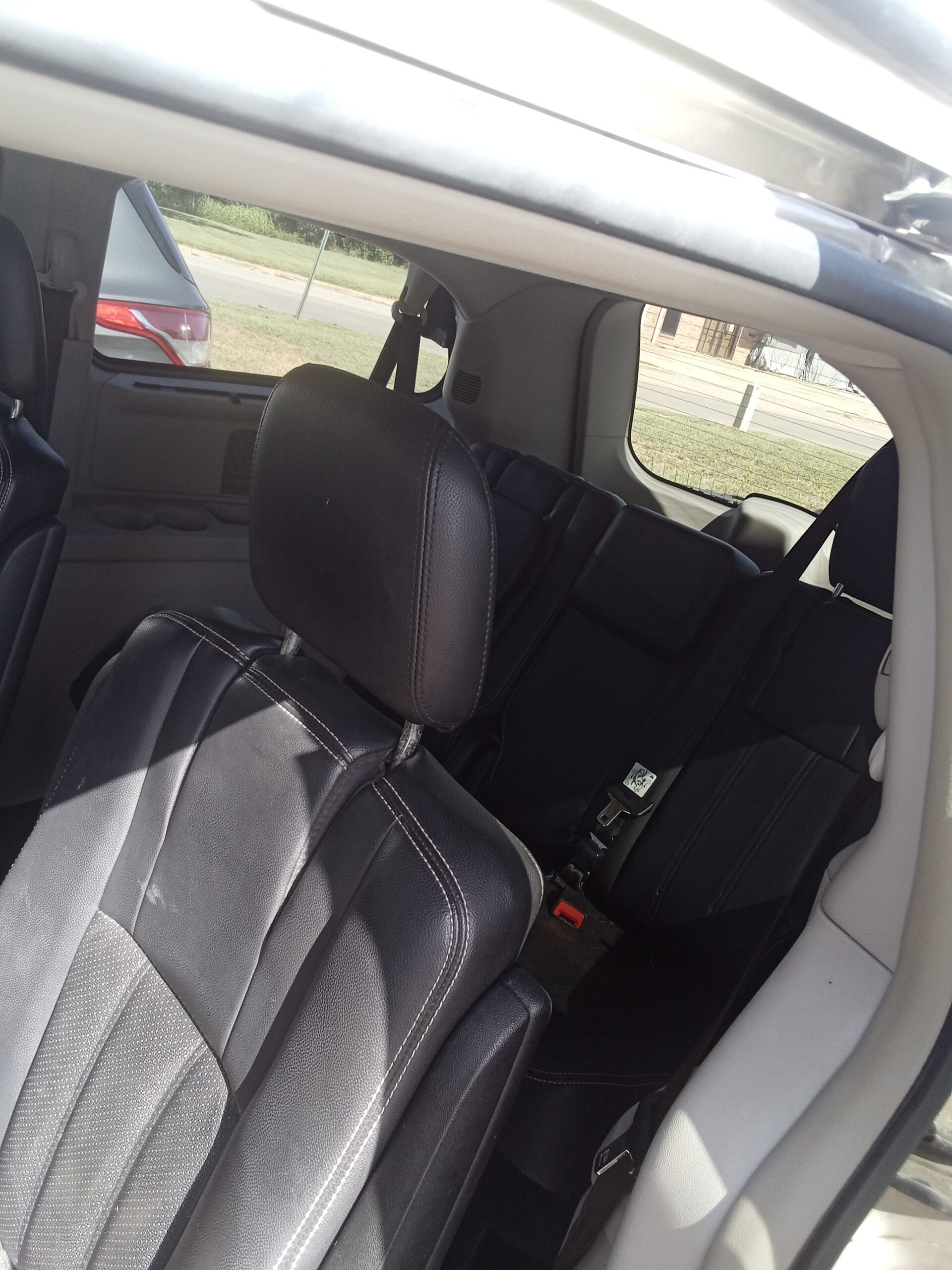 2013 Chrysler Town & Country Touring-L - Photo 8