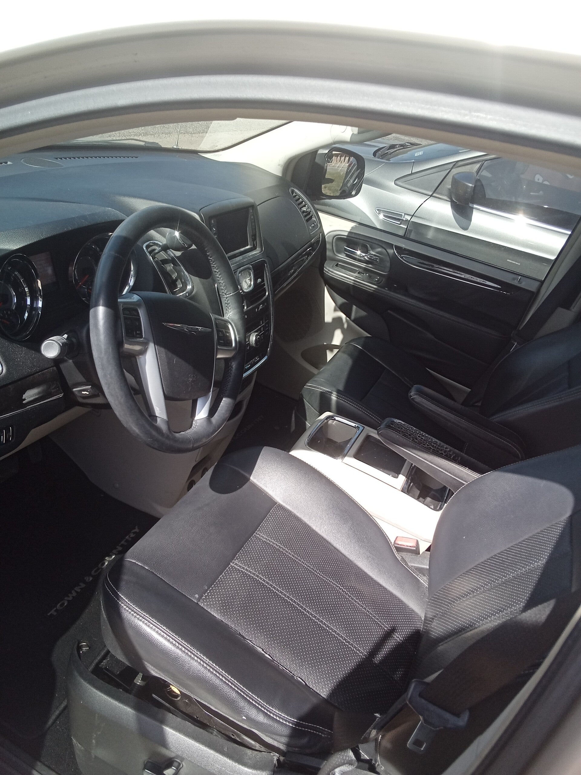 2013 Chrysler Town & Country Touring-L - Photo 6