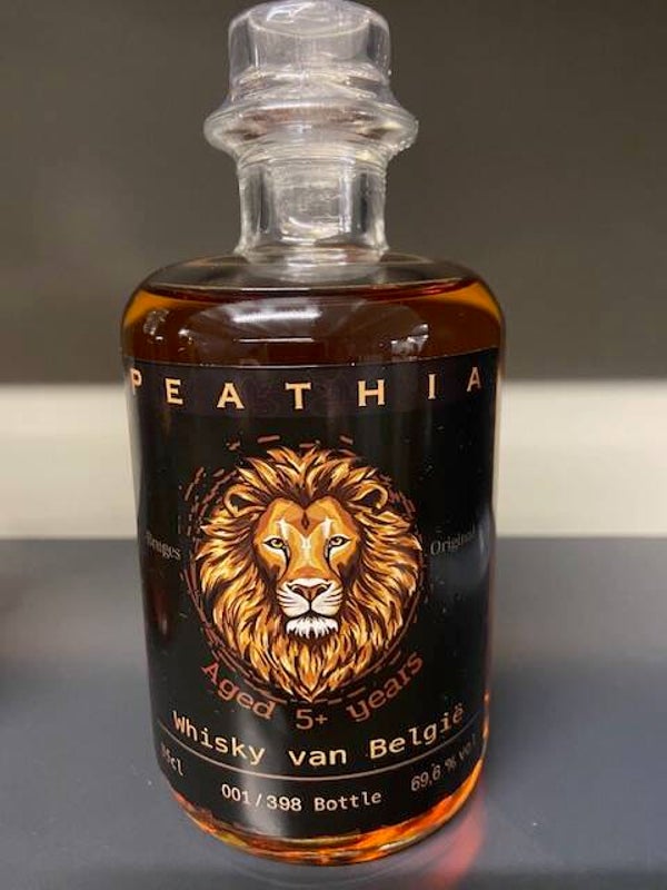 Whisky van België Peathia 35 cl