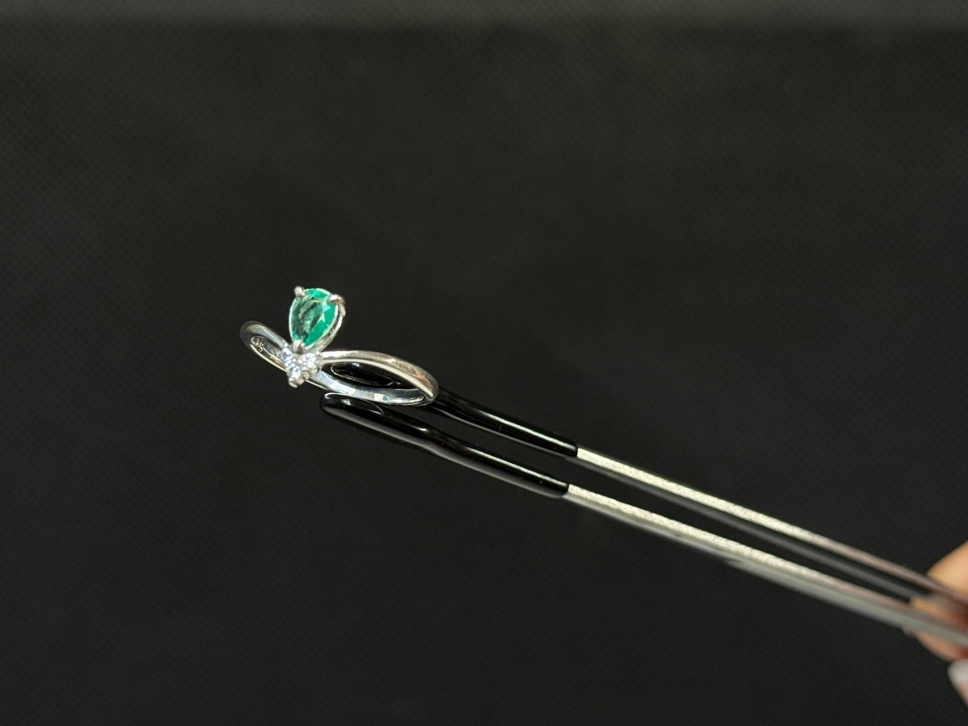 Anillo para dama  en plata ley 925 con Esmeralda