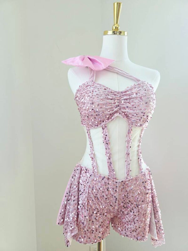 Quinceanera surprise outfit Mono