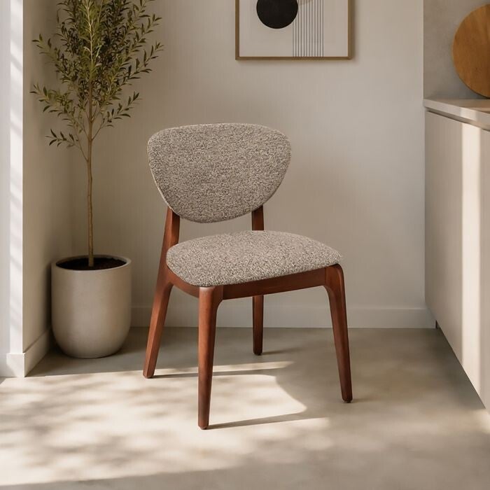 STOEL VAN WALNOOTHOUT EN BEIGE STOF